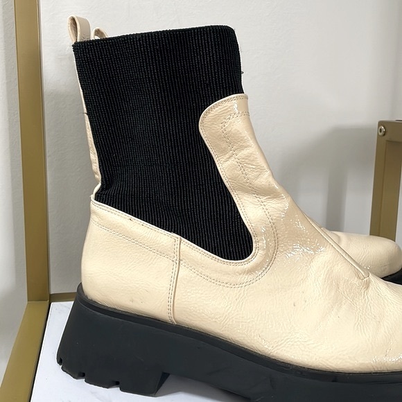 Circus by Sam Edelman Lug Sole Chelsea Boot - Picture 3 of 9